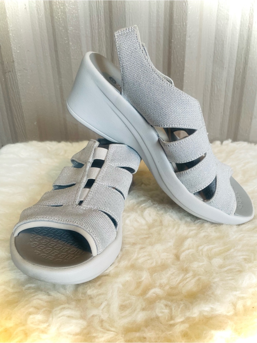 Bzees Finale Wedge Sling back Wedge Sandal Machine Washable Silver Sparkle 6M - Picture 4 of 12